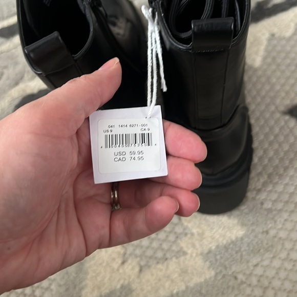 AE Lace Up Lug Boot - Picture 9 of 14